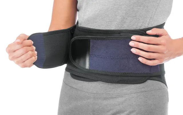 Mueller Lumbal Ryggstøtte m/ Pelott One Size 
